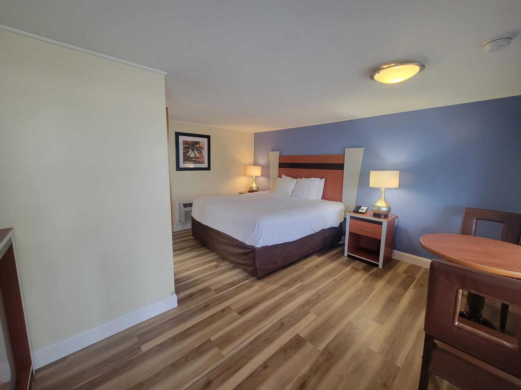 Days Inn By Wyndham - Cape Cod West Yarmouth Bagian luar foto