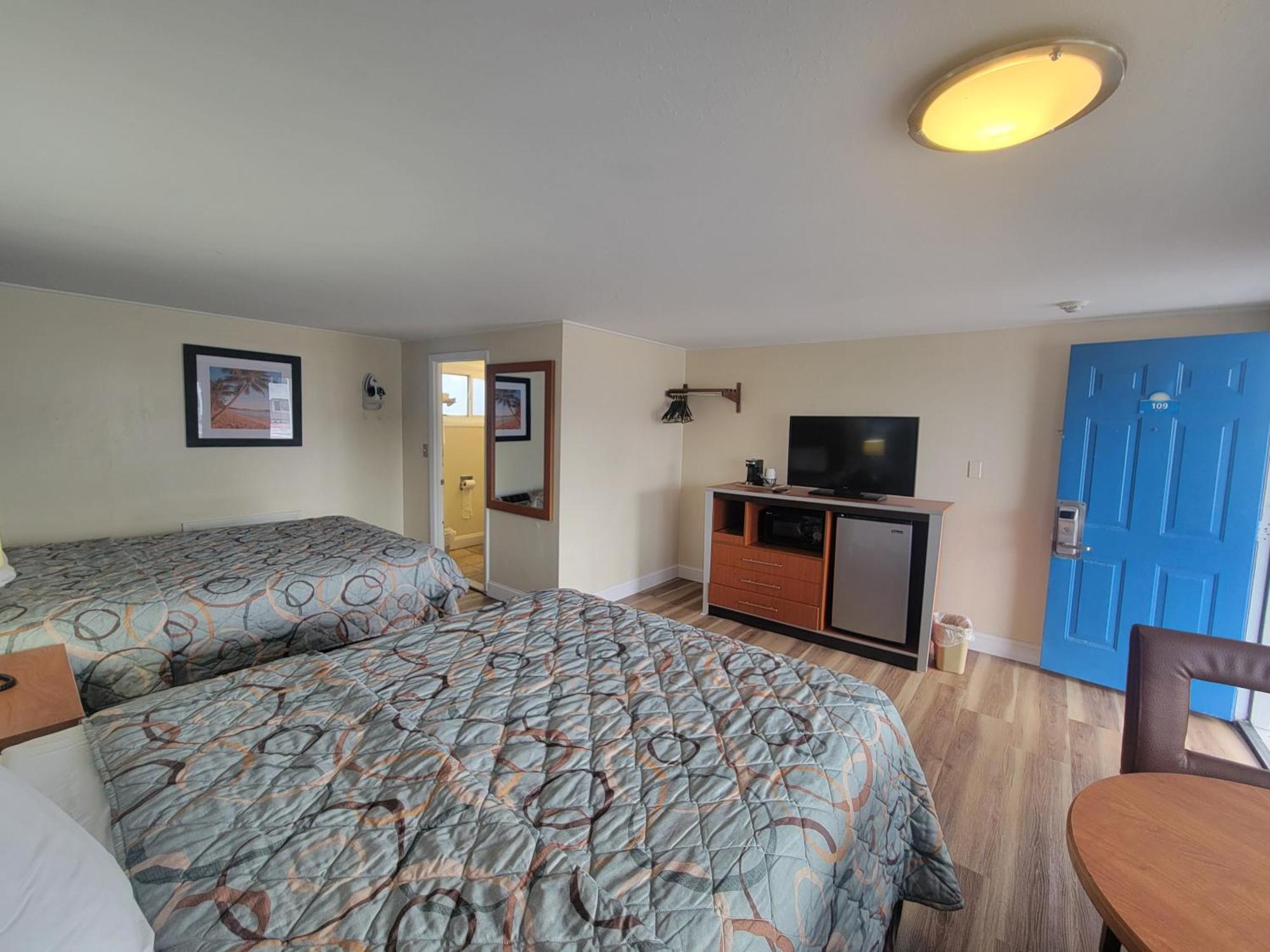 Days Inn By Wyndham - Cape Cod West Yarmouth Bagian luar foto