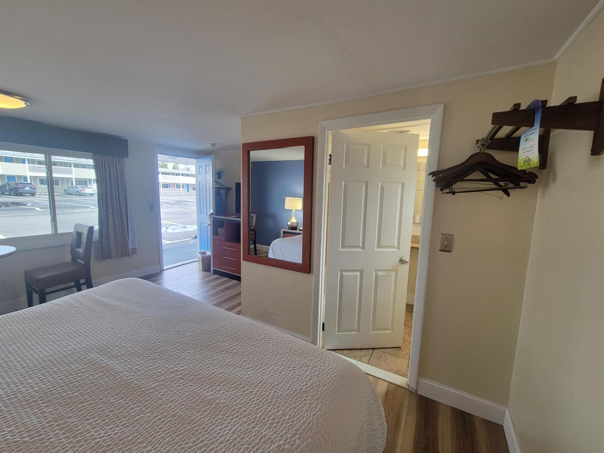 Days Inn By Wyndham - Cape Cod West Yarmouth Ruang foto