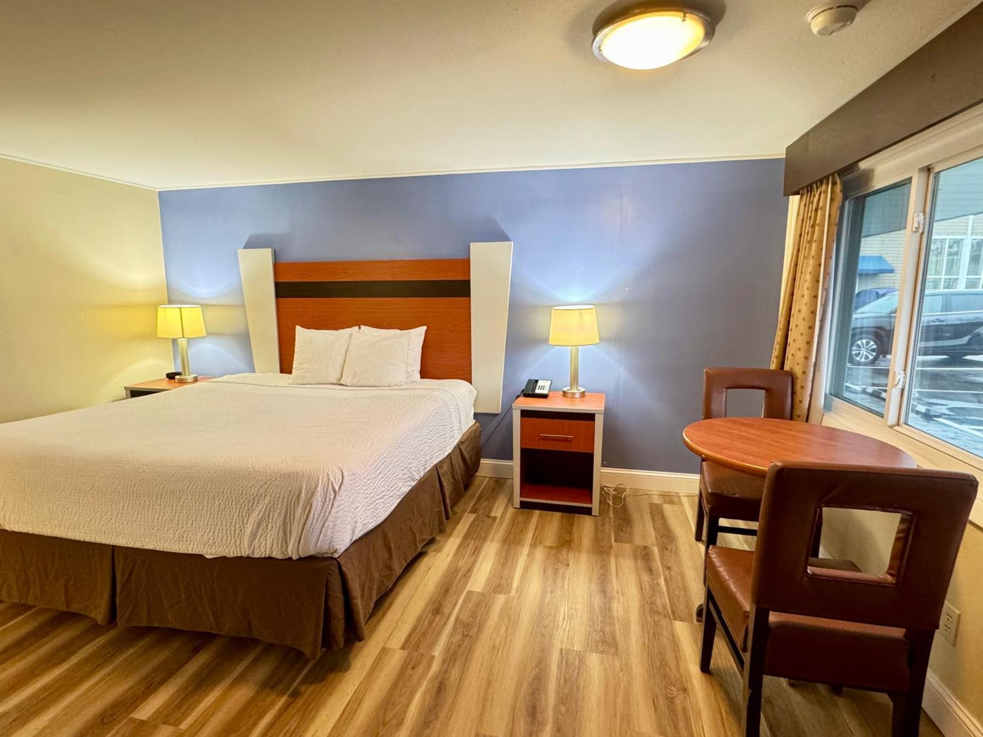 Days Inn By Wyndham - Cape Cod West Yarmouth Bagian luar foto