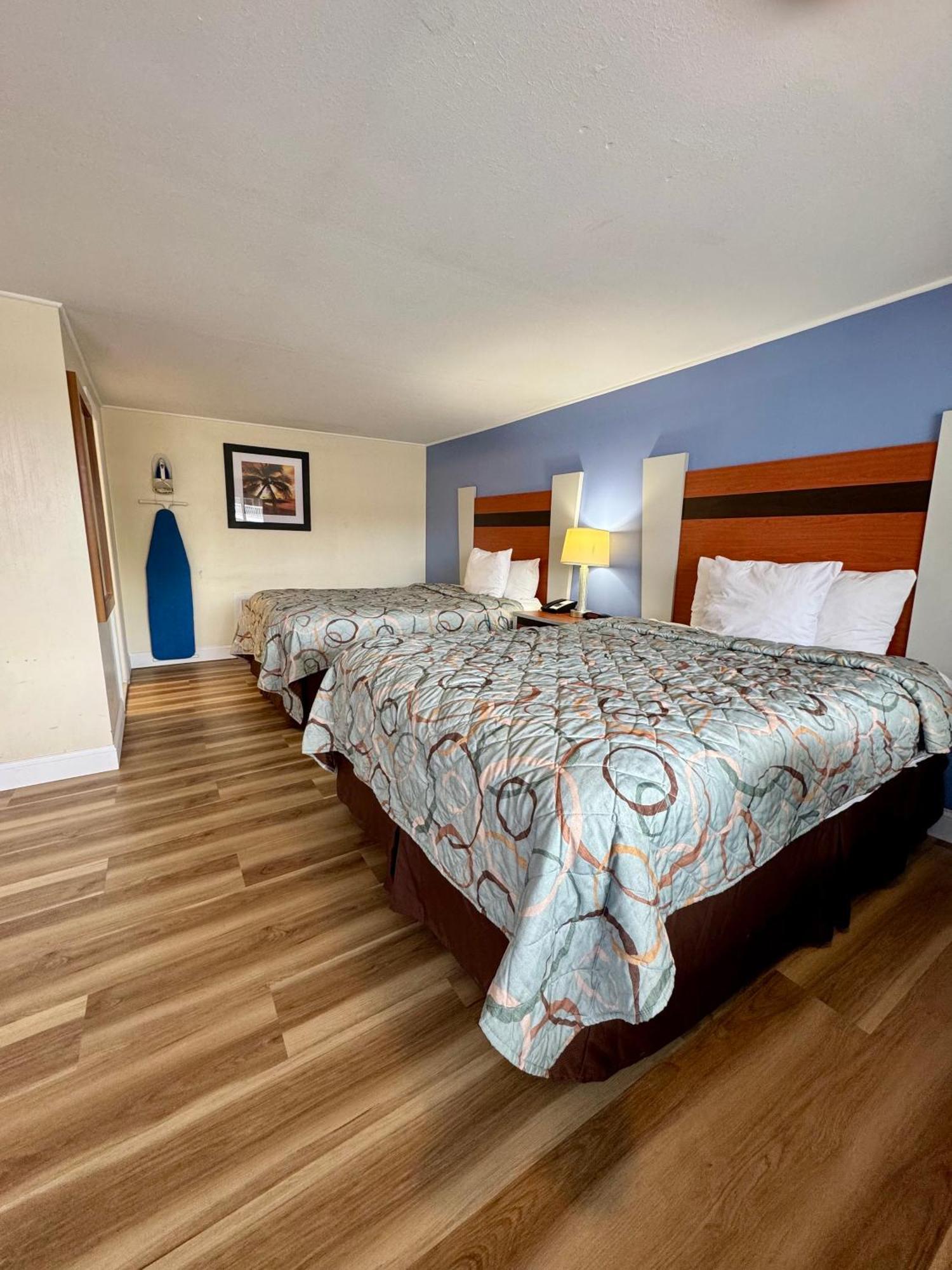 Days Inn By Wyndham - Cape Cod West Yarmouth Bagian luar foto