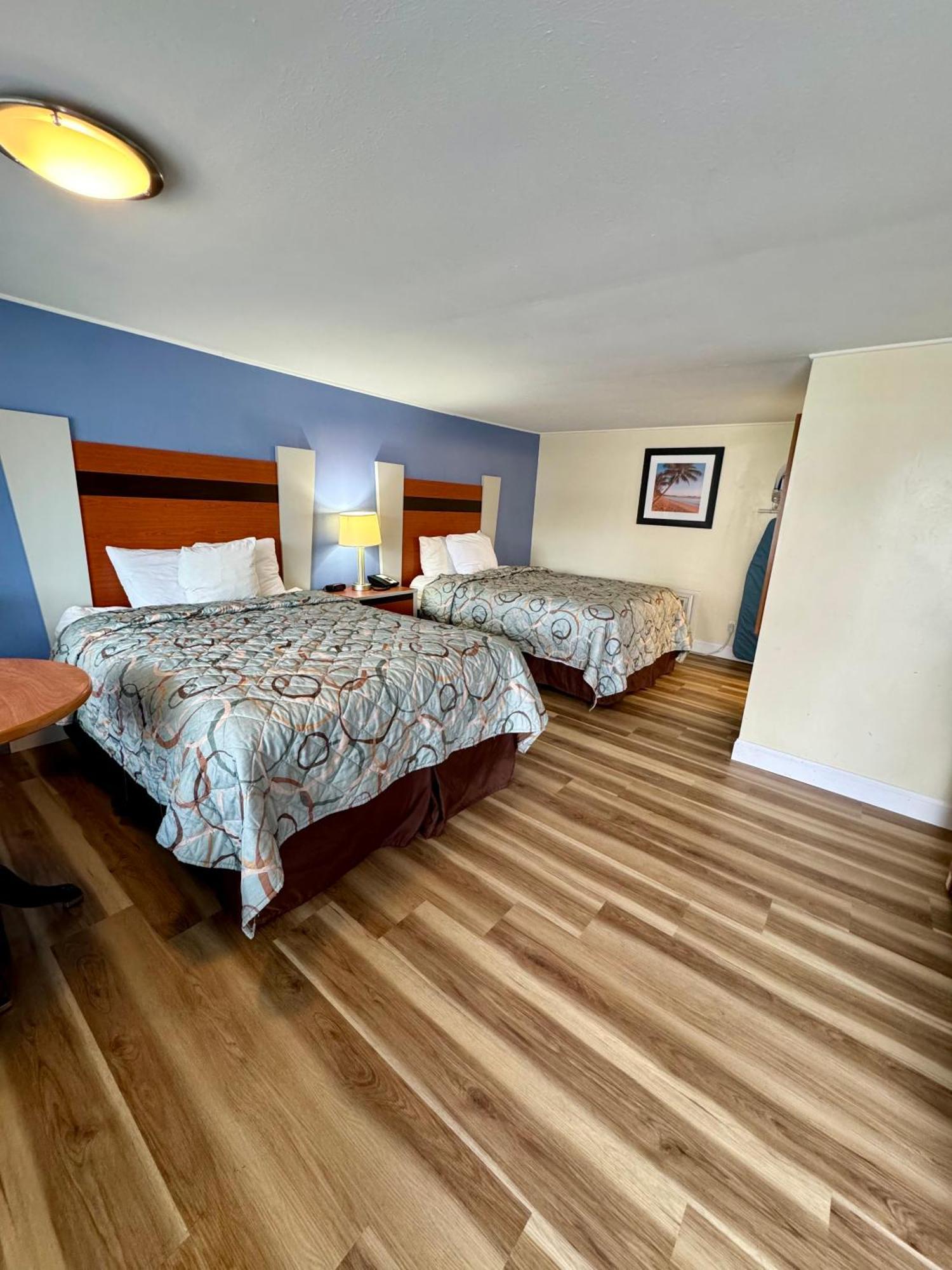 Days Inn By Wyndham - Cape Cod West Yarmouth Bagian luar foto
